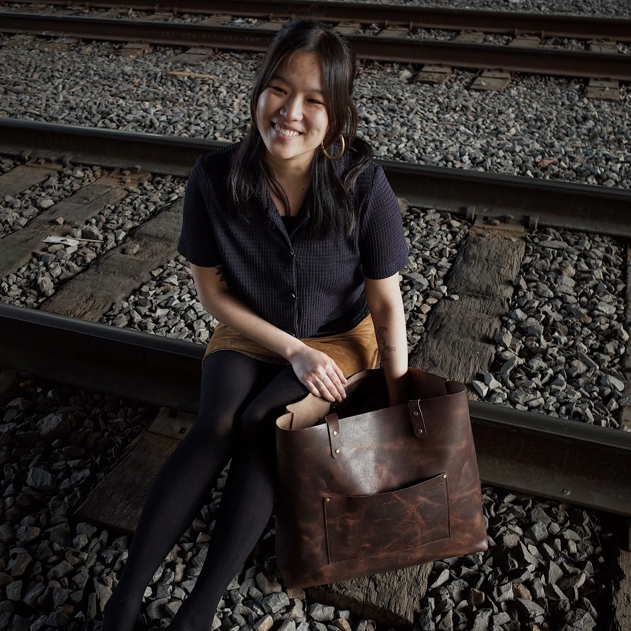 Dunham Leather Tote Bag – Dark Brown Edition
