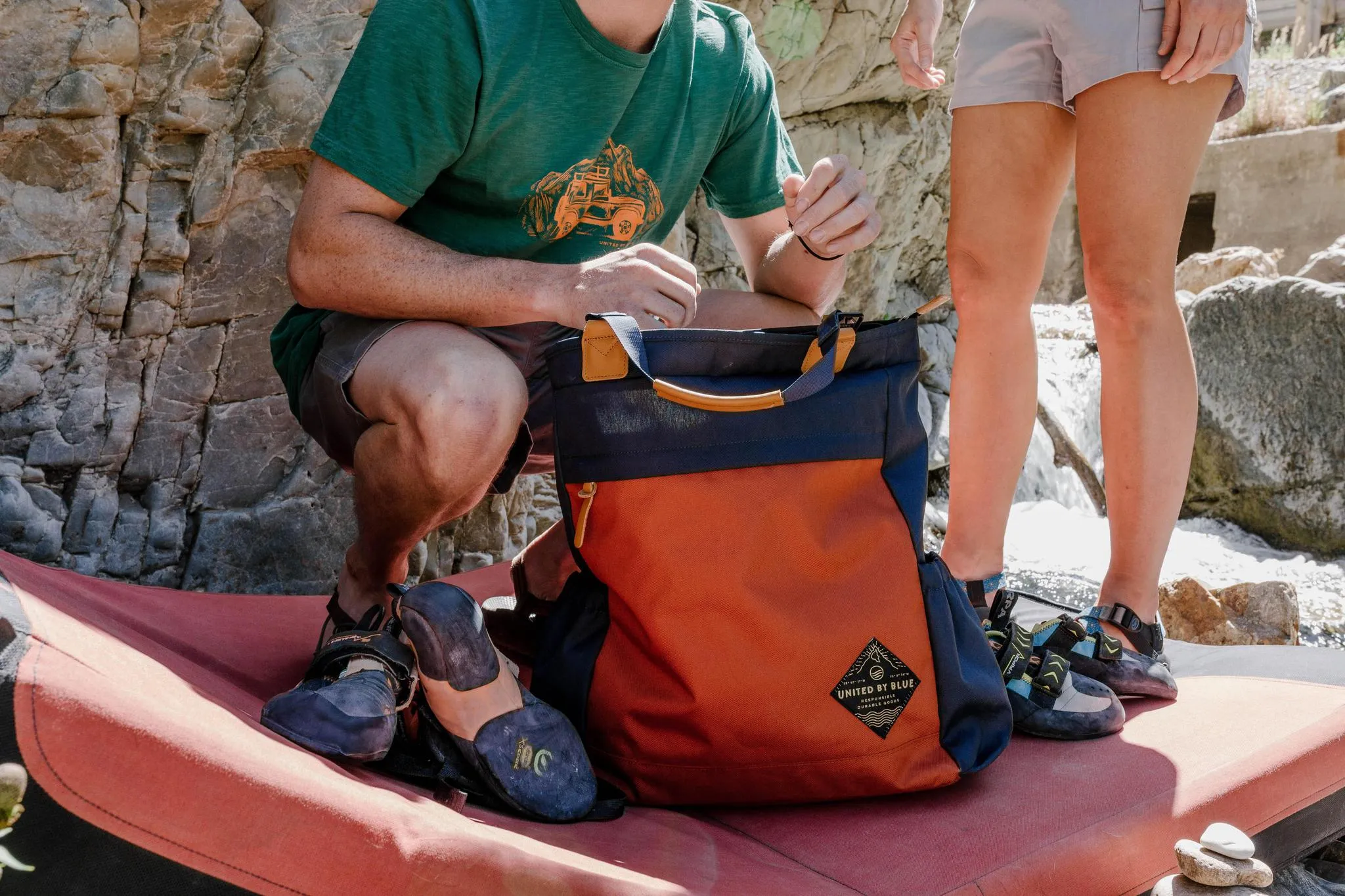 SUMMIT CONVERTIBLE TOTE PACK - NAVY/RUST